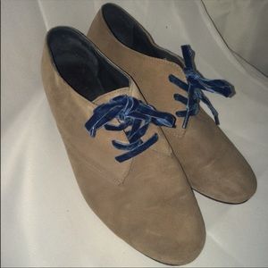 Johnston & Murphy tan lace-up Oxford style size 6